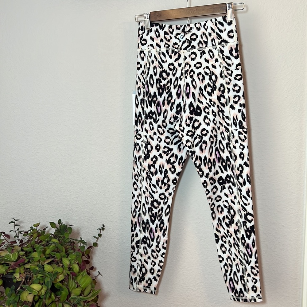 New Johnny Was Calme Endurance High Waist Legging Pockets 7/8 Cheetah Size Small - Picture 2 of 10